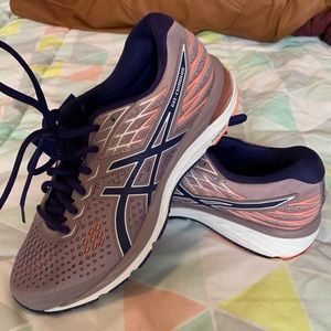 Women’s ASICS Gel Cumulus size 9